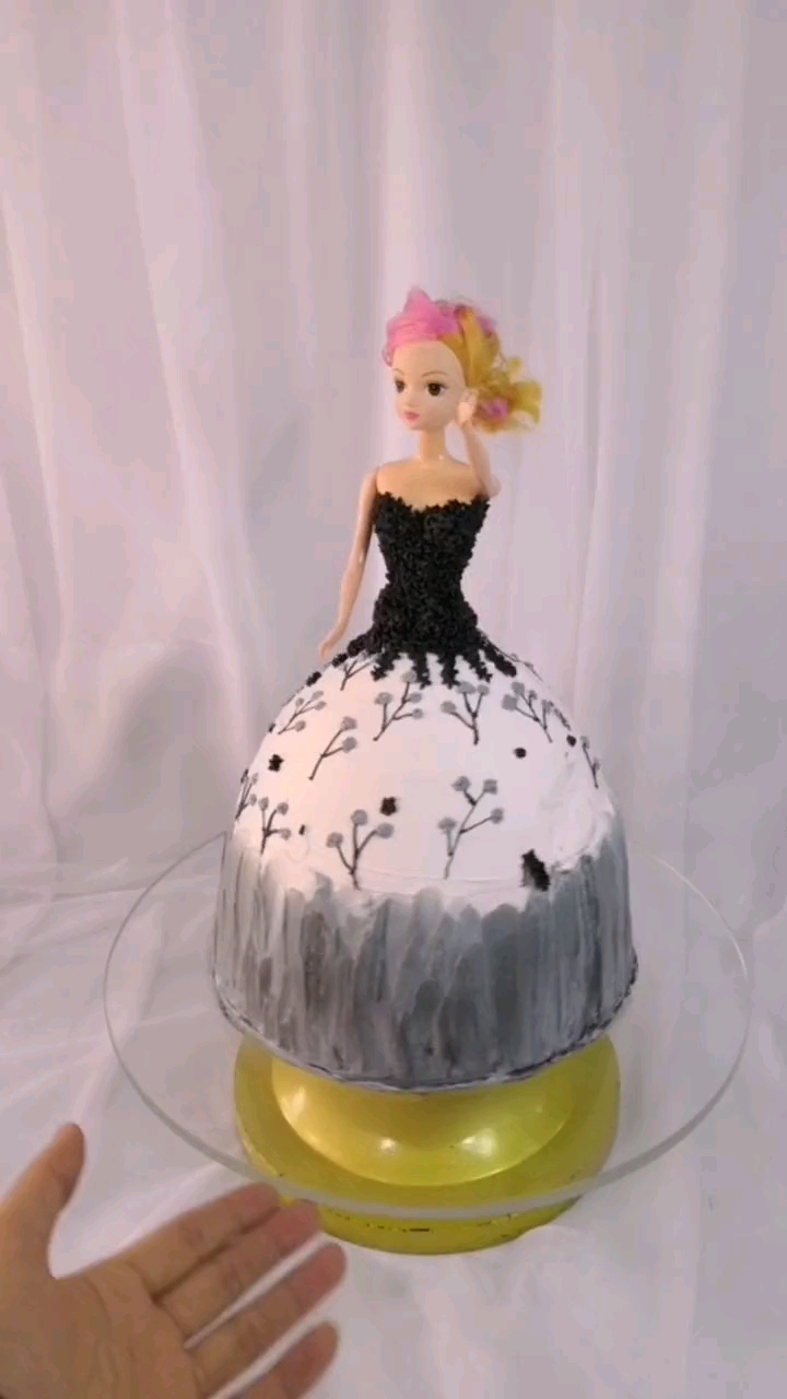 我会一直等你!婚纱芭比娃娃蛋糕!