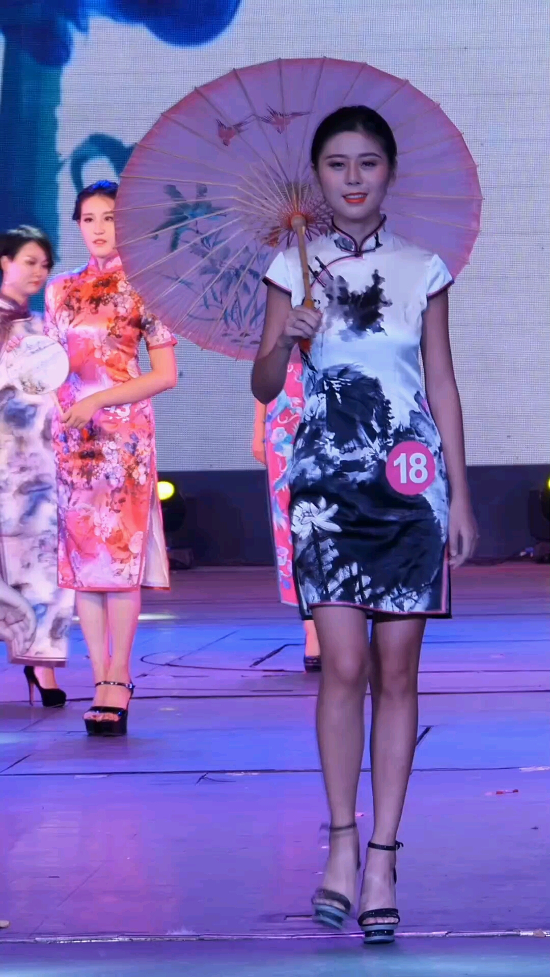 古典美水墨画旗袍