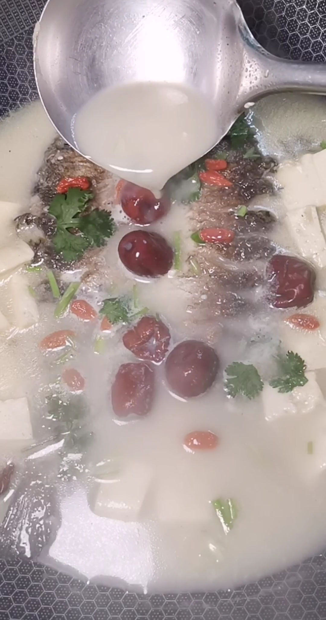 奶白鲫鱼汤