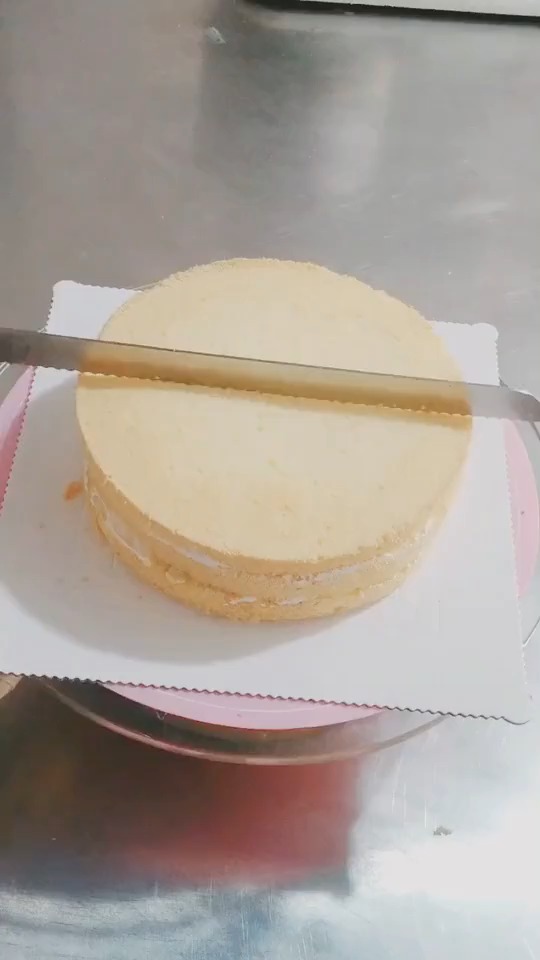 大方形水果粉色奶油生日蛋糕,Happybirthdaytoyou