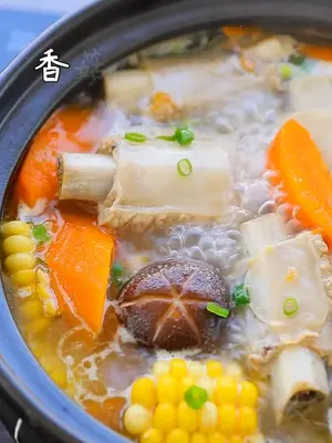 清甜可口!滋补又养生的香菇玉米胡萝卜排骨汤!