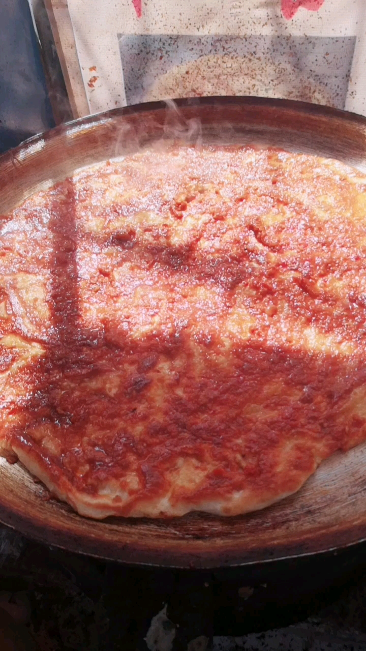 刚刚出锅的酱香饼欢迎来品尝
