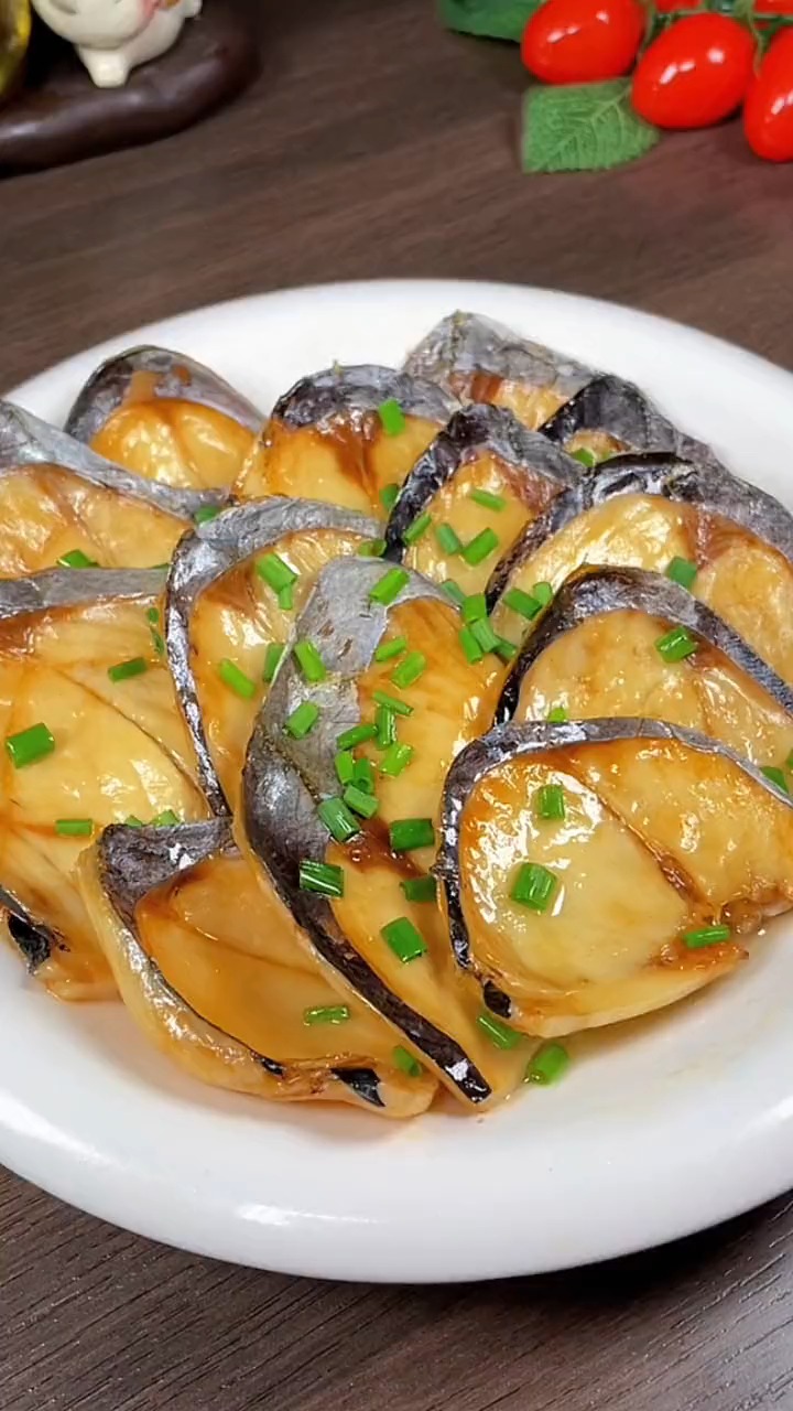 马鲛鱼干是温州热门凉菜,风干的马鲛鱼蒸起来吃和酒店的味道一样,味道鲜美