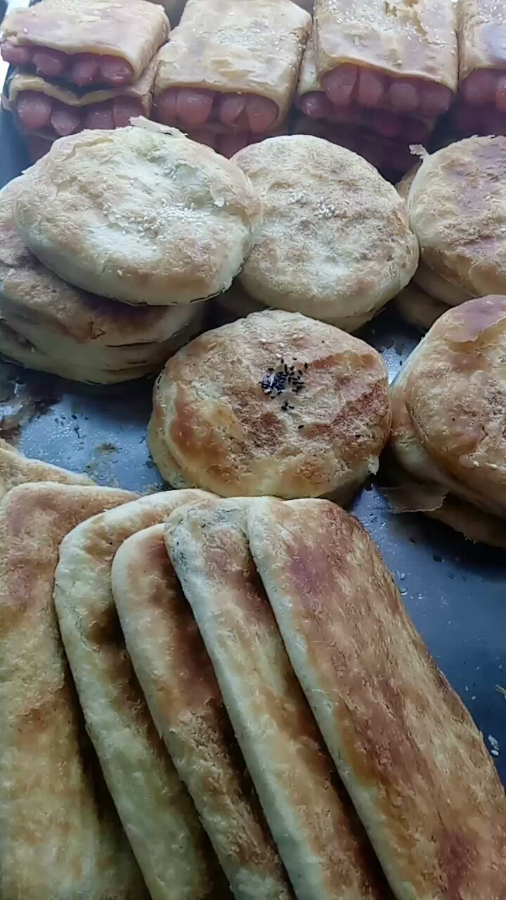 曹状元烧饼      好吃的饼出锅了  有来吃的吗