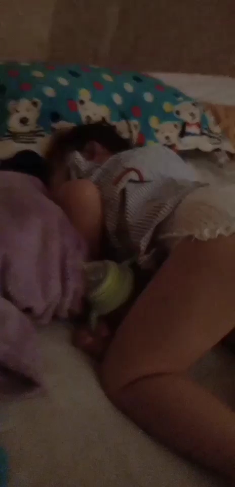 呦呦呦,您老这是什么睡姿阿,猪八戒拱食么?