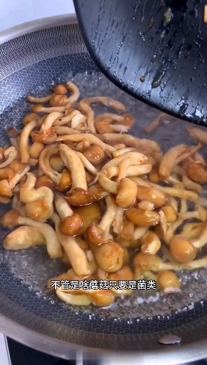 #家常菜谱#辣椒炒蘑菇,您学会了吗?