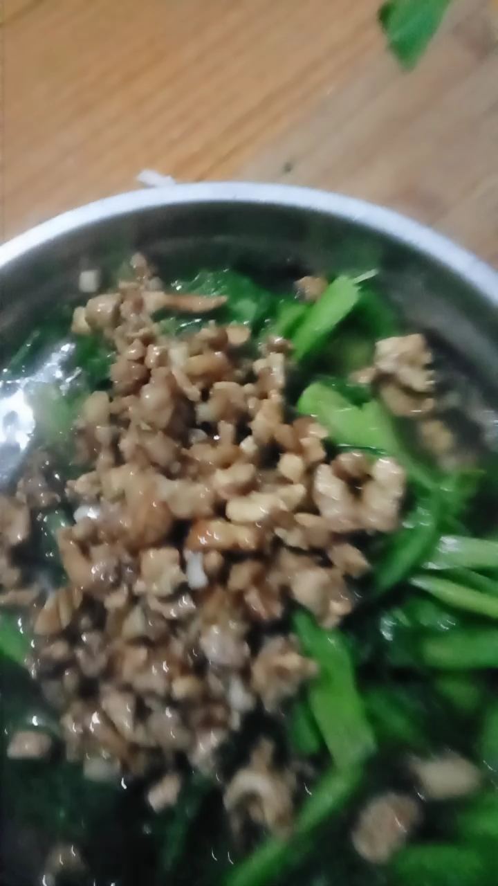 油泼油麦菜出锅!时间没掌握好!下次努力!