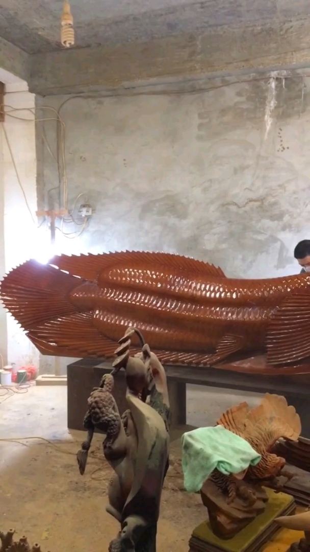 全网最大的木雕金龙鱼。觉得不错,怼两下,