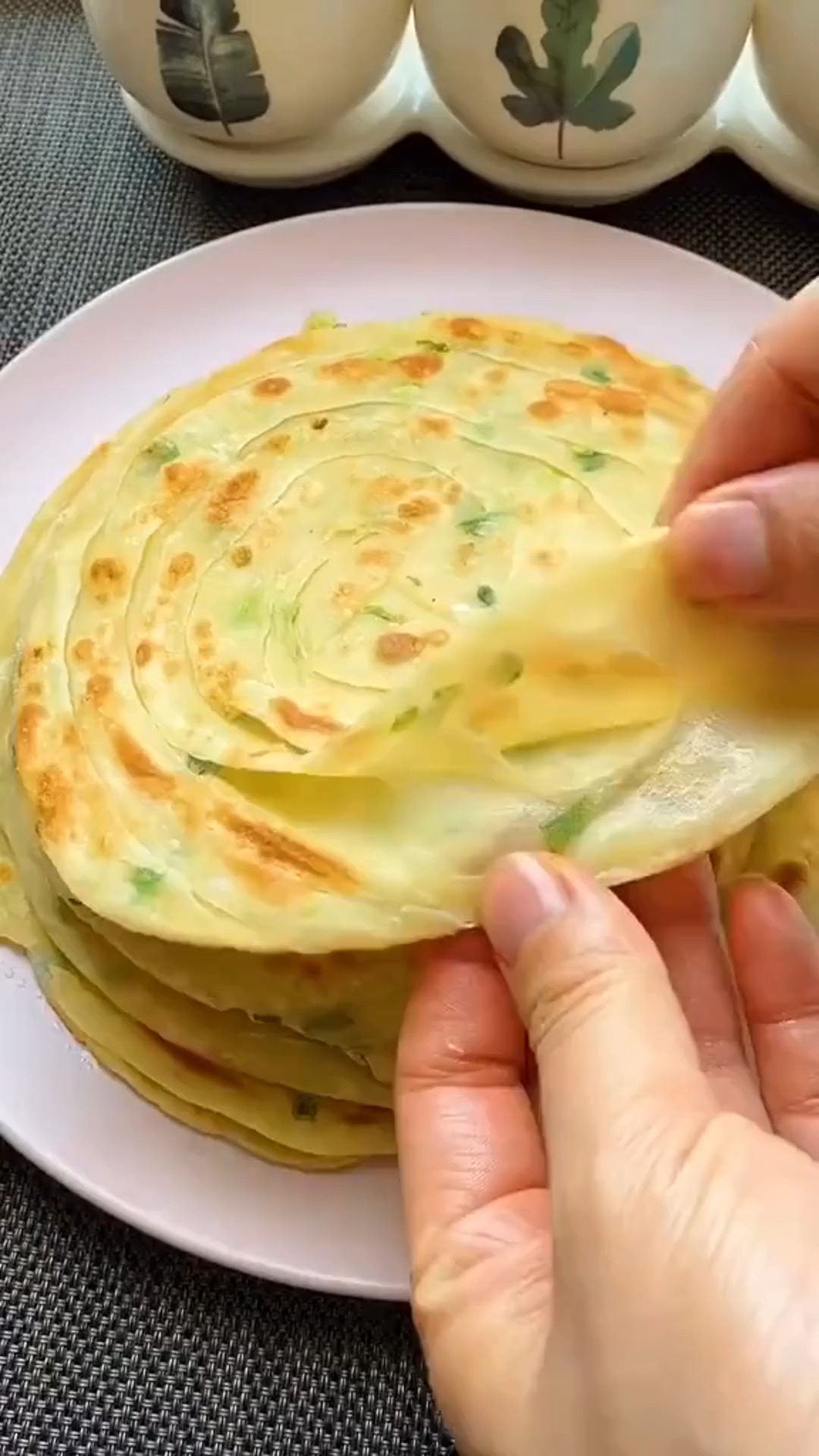 你知道葱油饼怎么做好吃吗?今天我来教你