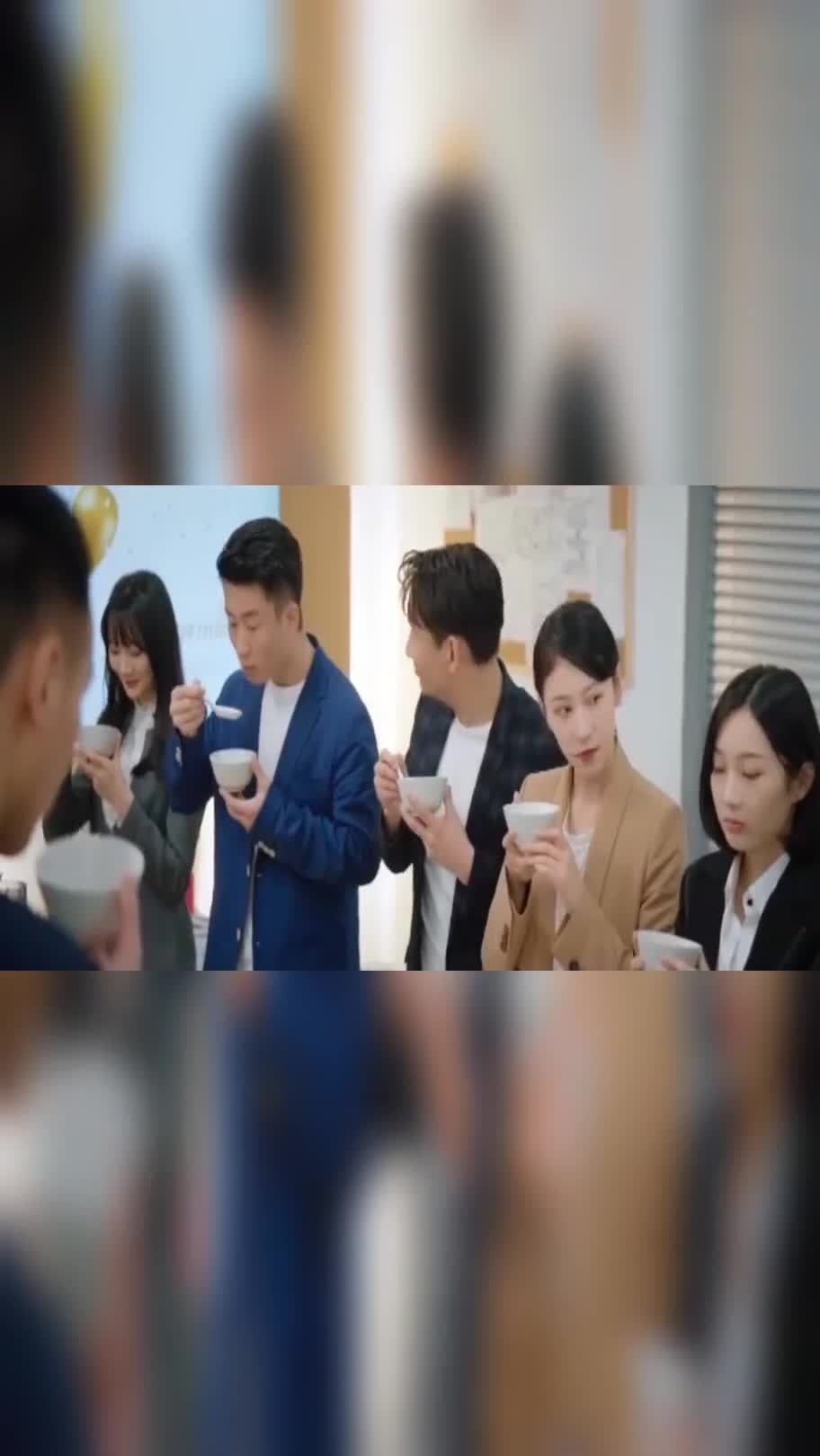 没有秘密的你:林星然给江夏喝汤,江夏当着大家面不好意思拒绝,这表情像在喝毒药