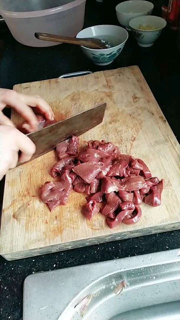 大蒜炒猪肝!