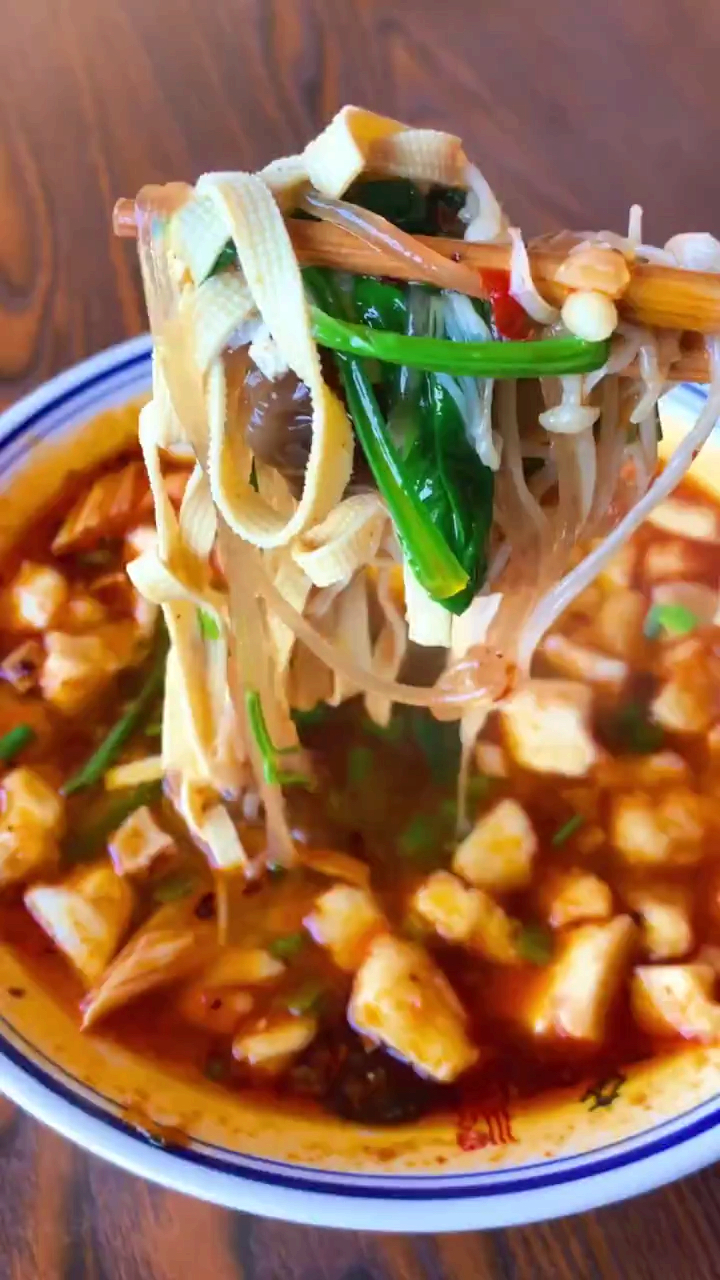 #家乡特色美食#冬天路边摊最后火爆的一种美食豆腐烩菜泡馍