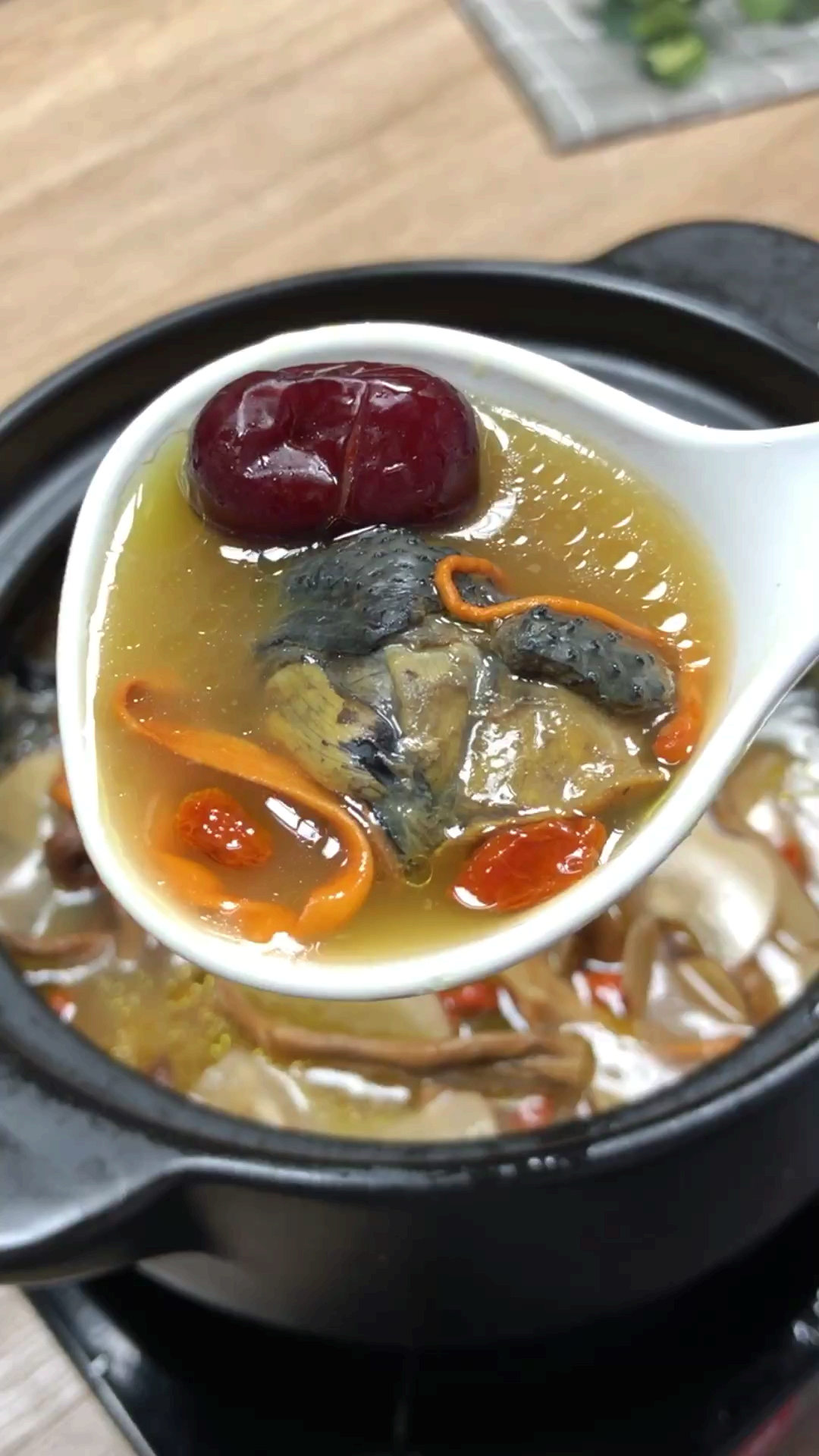 女人要对自己好一点,六年来我补气血不怕冷的神器,乌鸡汤,味道鲜美