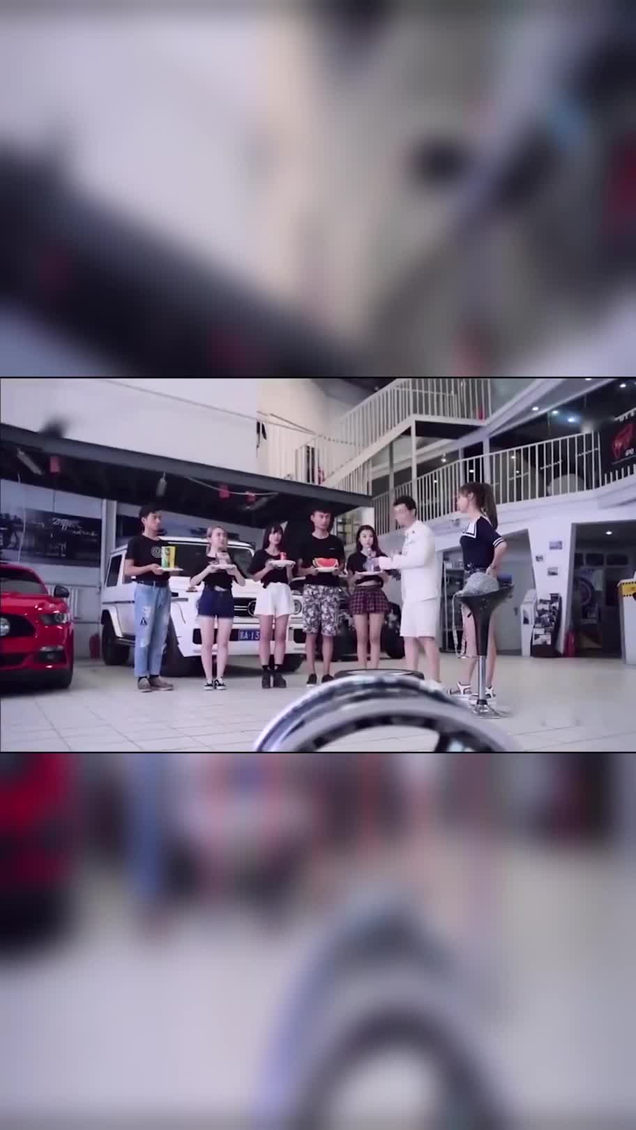 富家子弟追妹子也这么难?现在的妹子要求都这么高了?