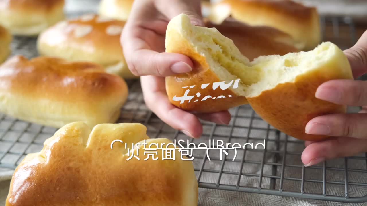#美食记#夏天不做面包简直对不起这温度，今天教大家一款只需简单手揉的软到的不知所措的面包