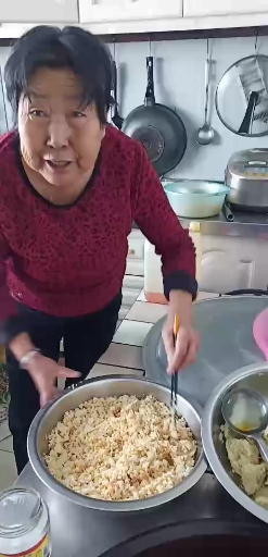 冻豆腐猪肉白菜。包饺子吃。