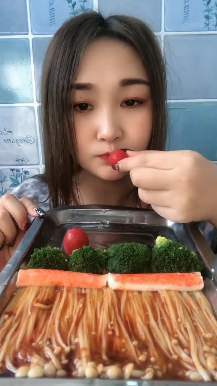 草莓是我最喜欢吃的水果,今天准备了很多!
