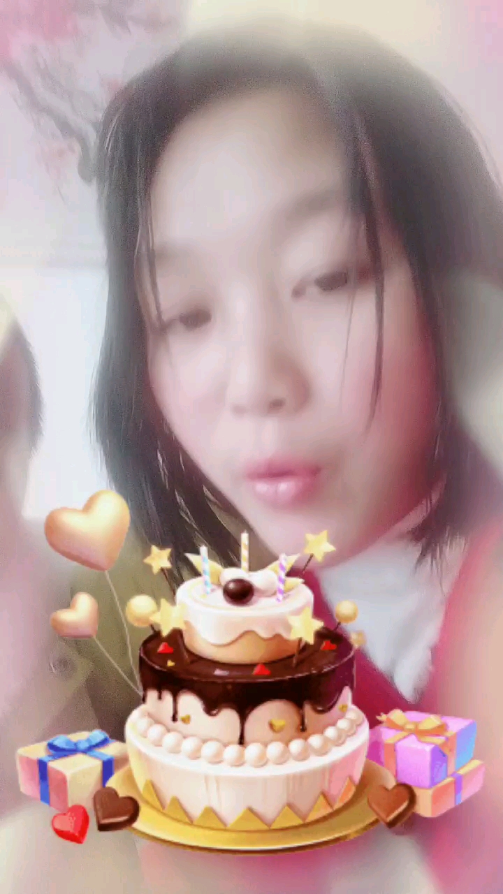 祝你生日快乐!因为2020年是特别的一年,买不到蛋糕,只能用这个了,祝快快乐乐!