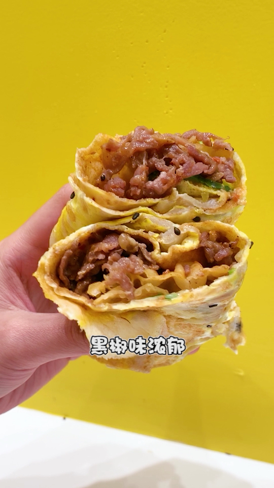 一个煎饼两个蛋,高个杯子装炒饭,蛋蛋这么可爱,盘它!