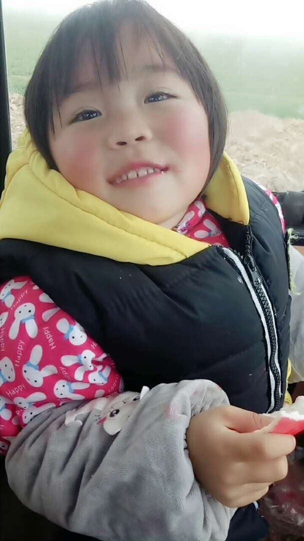 吃吃空心桃巧克力了。就是碎掉了。