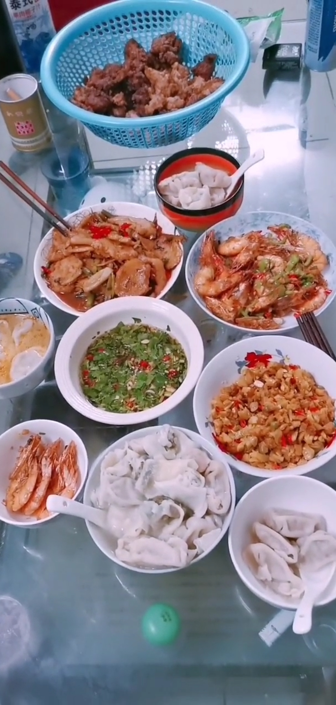 #过年你家吃什么#大年初一吃饺子喽!