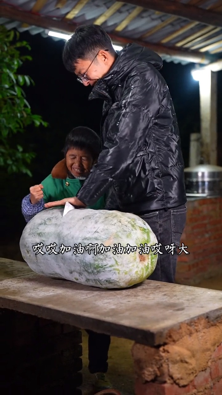 #农村#三餐四季,温暖有趣,冬瓜盅成了冬瓜汤