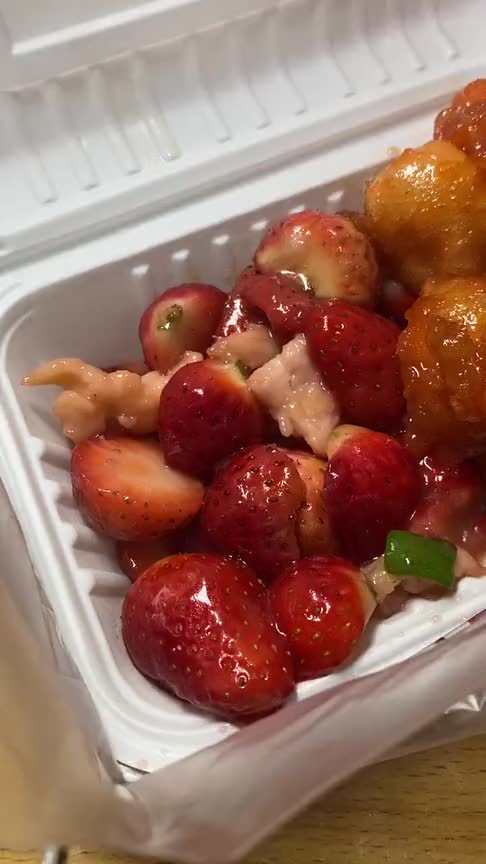 草莓炒肉,搞笑食堂的由一黑暗料理,还特别的昂贵!
