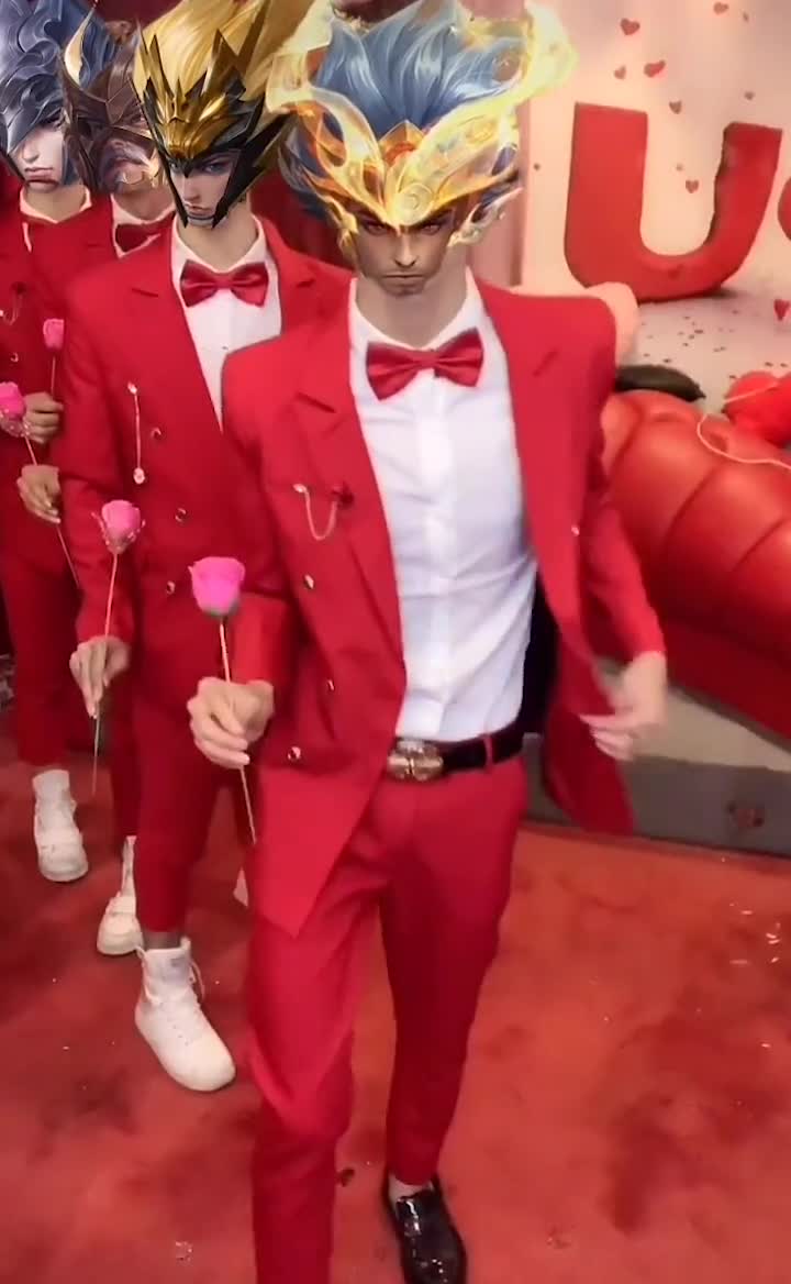 #王者荣耀热门#搞笑王者荣耀:当精神小伙换上五虎上将的头像时,瞬间变得霸气非凡