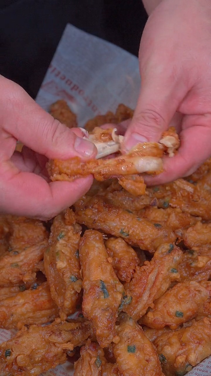 #美食#蒜香鸡翅的详细做法,用这个方法还可以做蒜香排骨,蒜香鸡爪