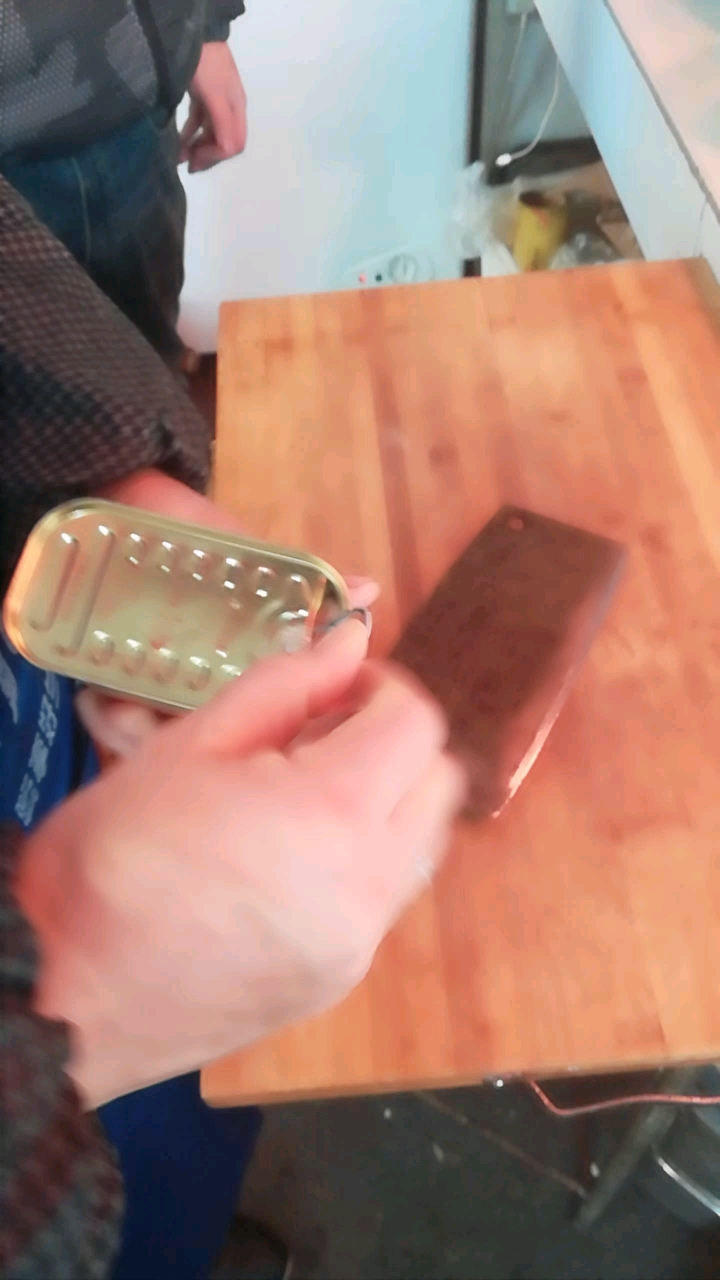 铁罐装的肉喜欢吃吗?