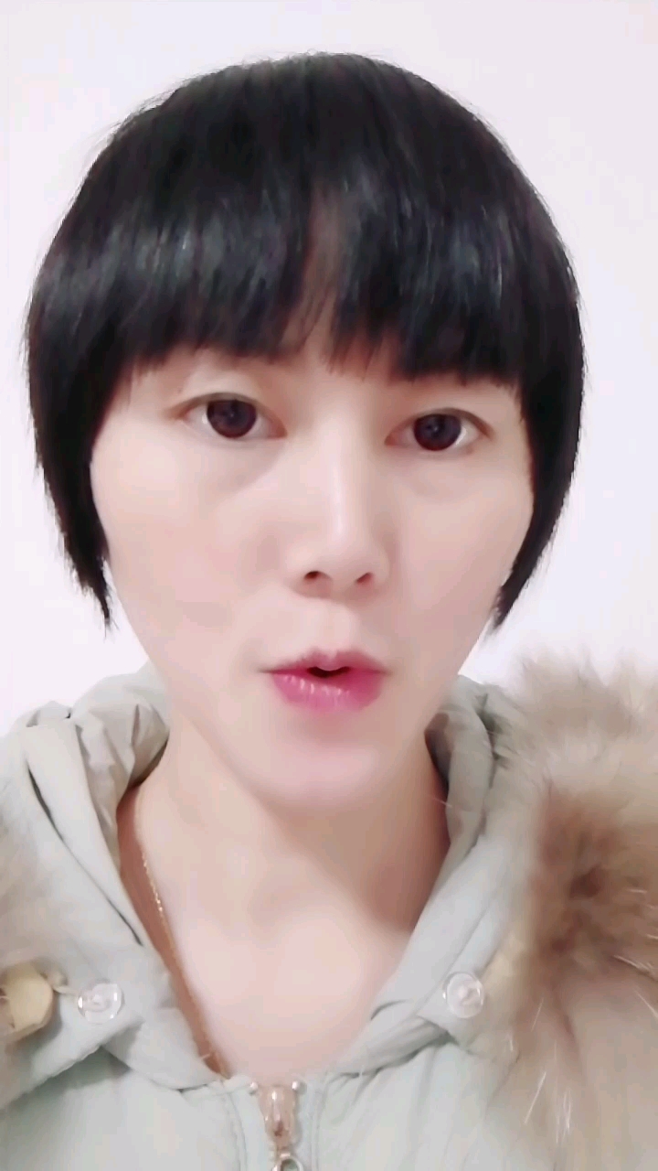 前腿短小后腿大,尾巴长长当支架,孩子装进口袋里,澳洲草原是它家。