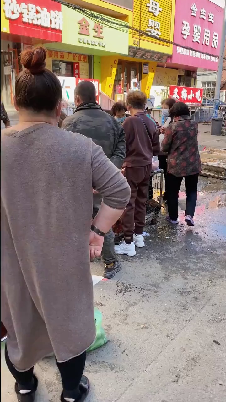杀鸡 赶大集抓鸡,拔毛,几分钟完事!