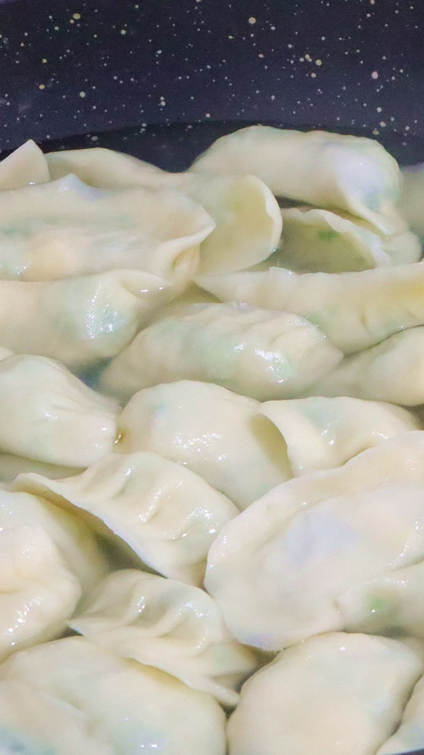 #我要上热门#白菜饺子好吃有技巧,这样调馅不出水,味道更加鲜美,真过瘾