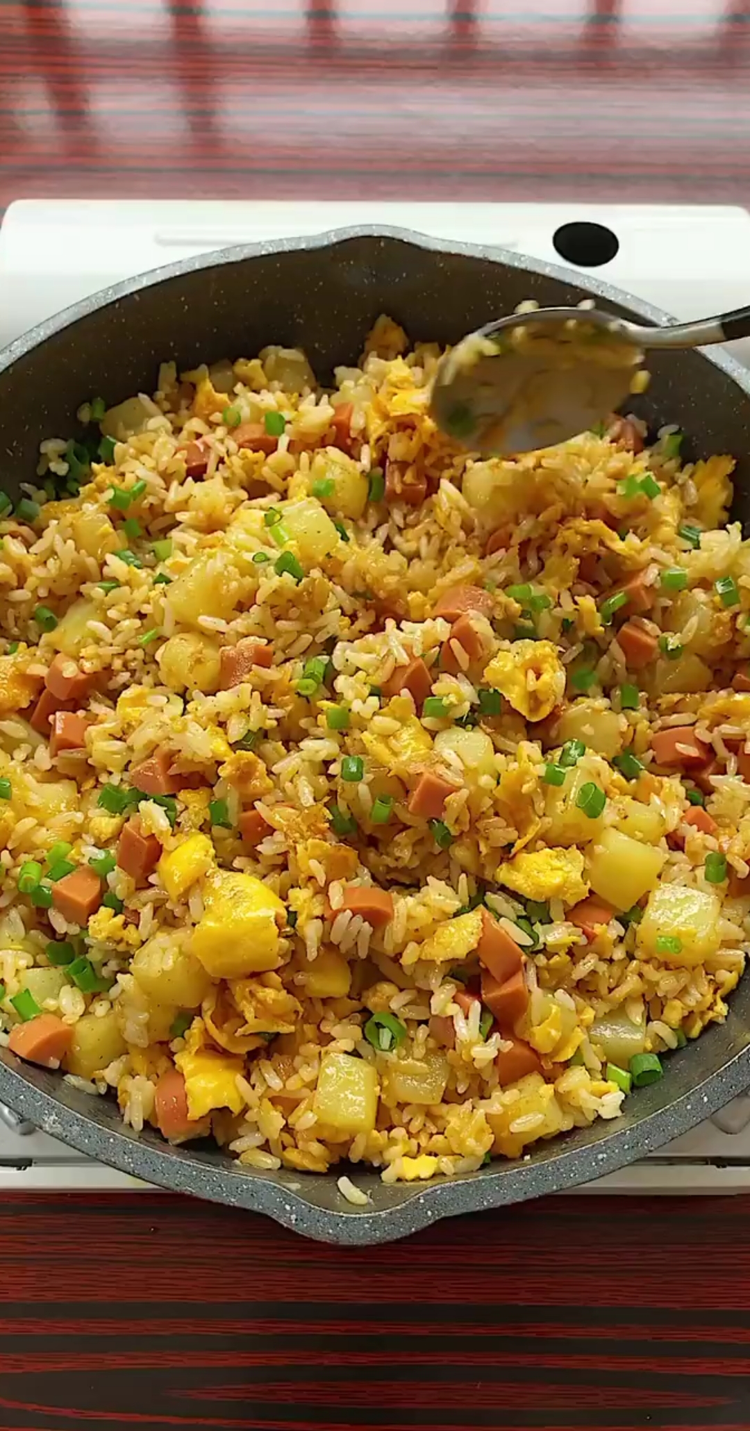 #自制美食#土豆,鸡蛋,火腿肠,随意炒饭,美食趣胃