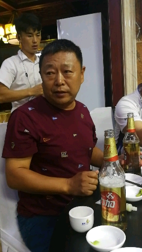 #冬季进补计划#相聚博鳌天天海港,大哥喊口号,金枪鱼刺身吃的过瘾,聊的开心!