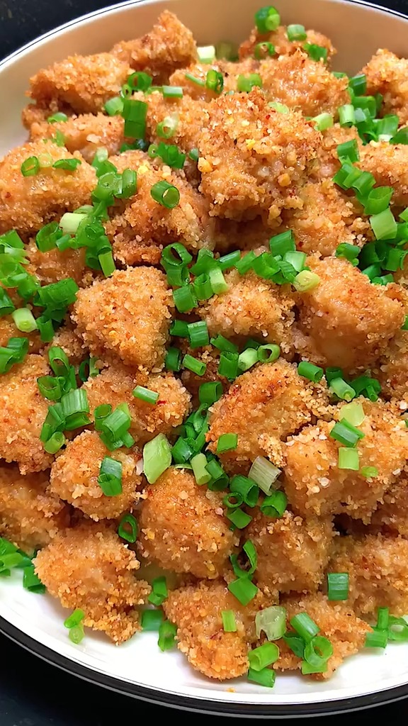 这段时间咱们先不吃猪肉今晚做的是“粉蒸鸡胸肉”,低脂低卡,好吃不胖～