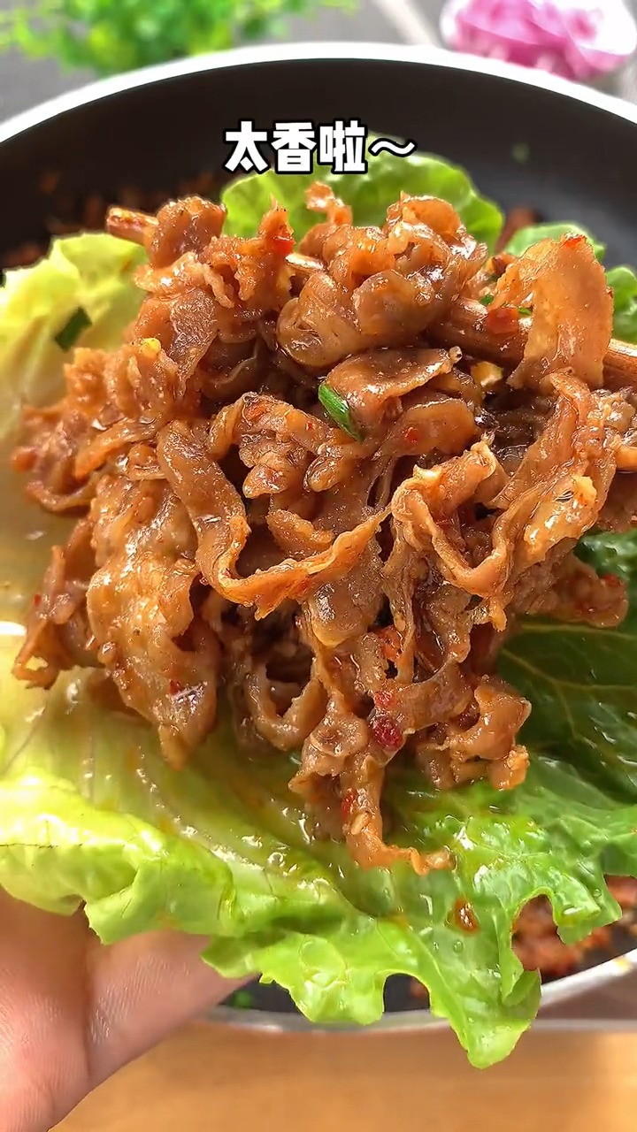 #我要上热门#羊肉卷不仅可以涮火锅,还可以做成孜然烧烤味,做法简单,太香啦