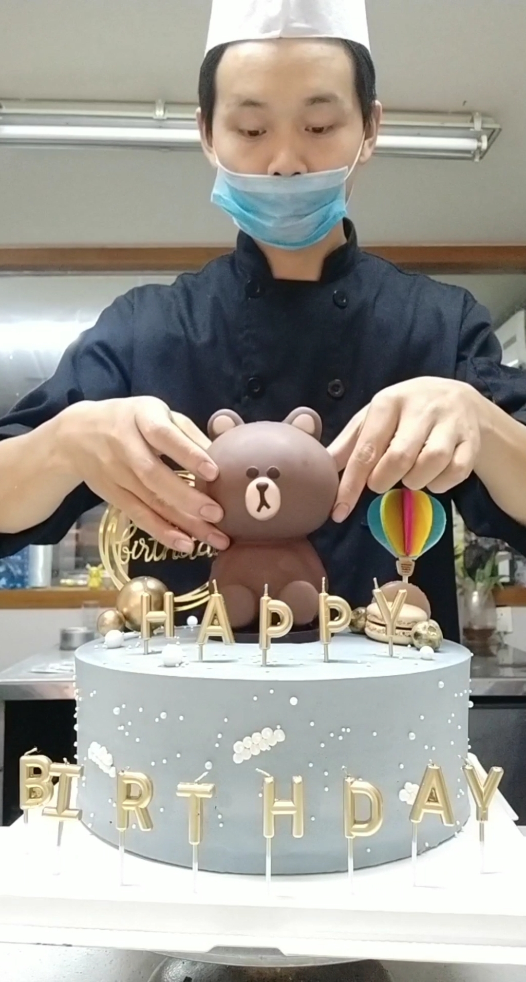 布朗熊蛋糕制作过程来了,有喜欢布朗熊分双击呦!  你喜欢布朗熊还是轻松熊 