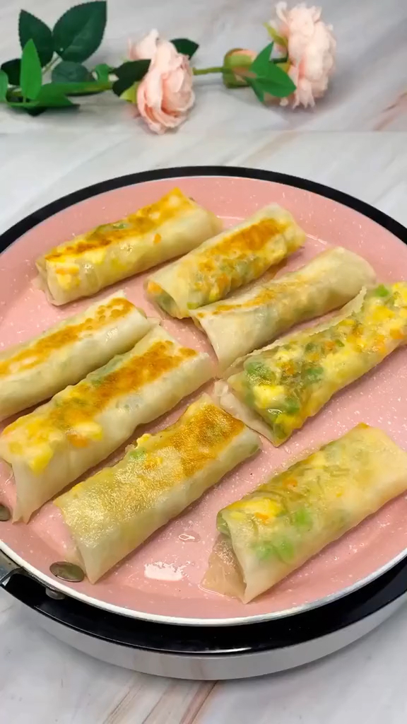 #美食#饺子皮变身春卷皮,皮薄馅多,自己做的更好吃