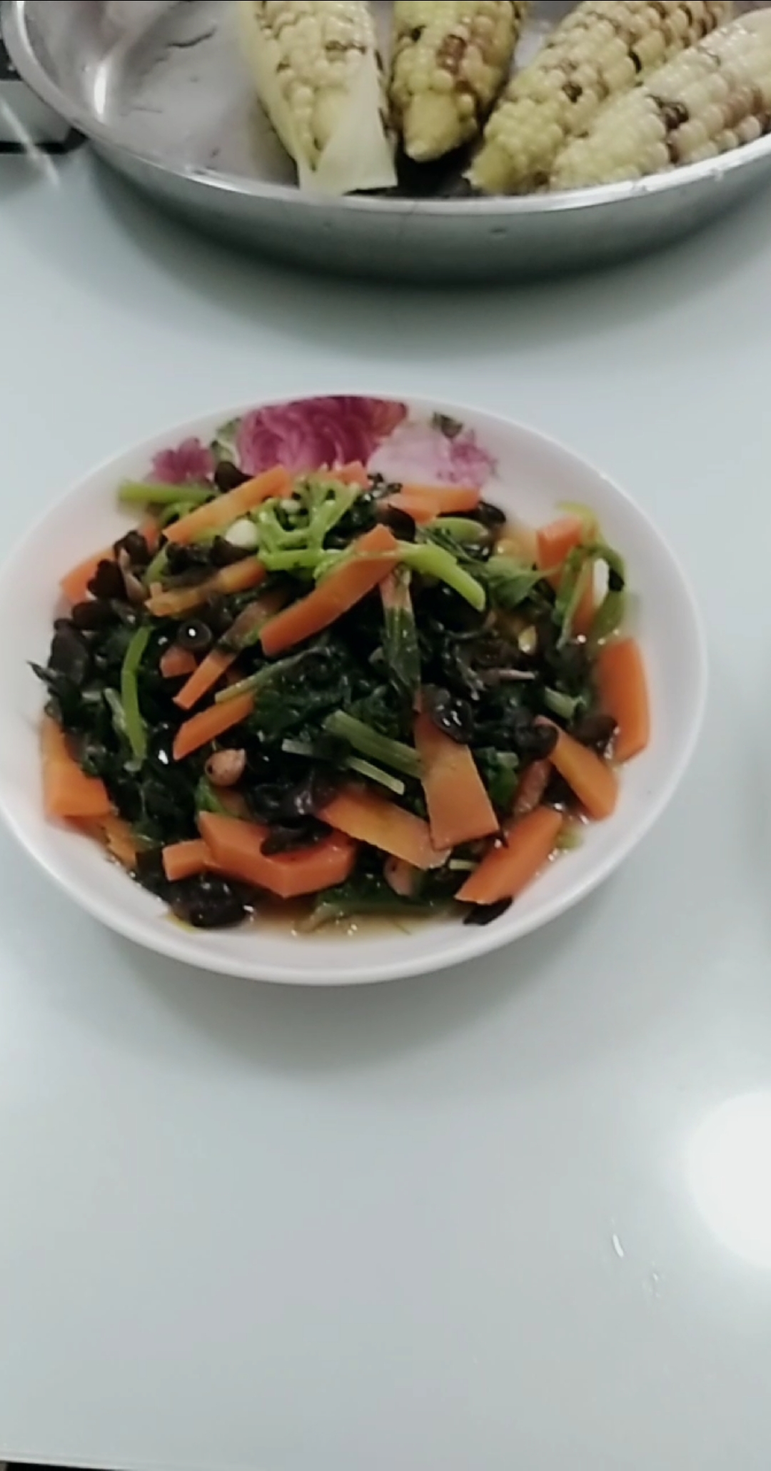 苋菜拌木耳营养又好吃