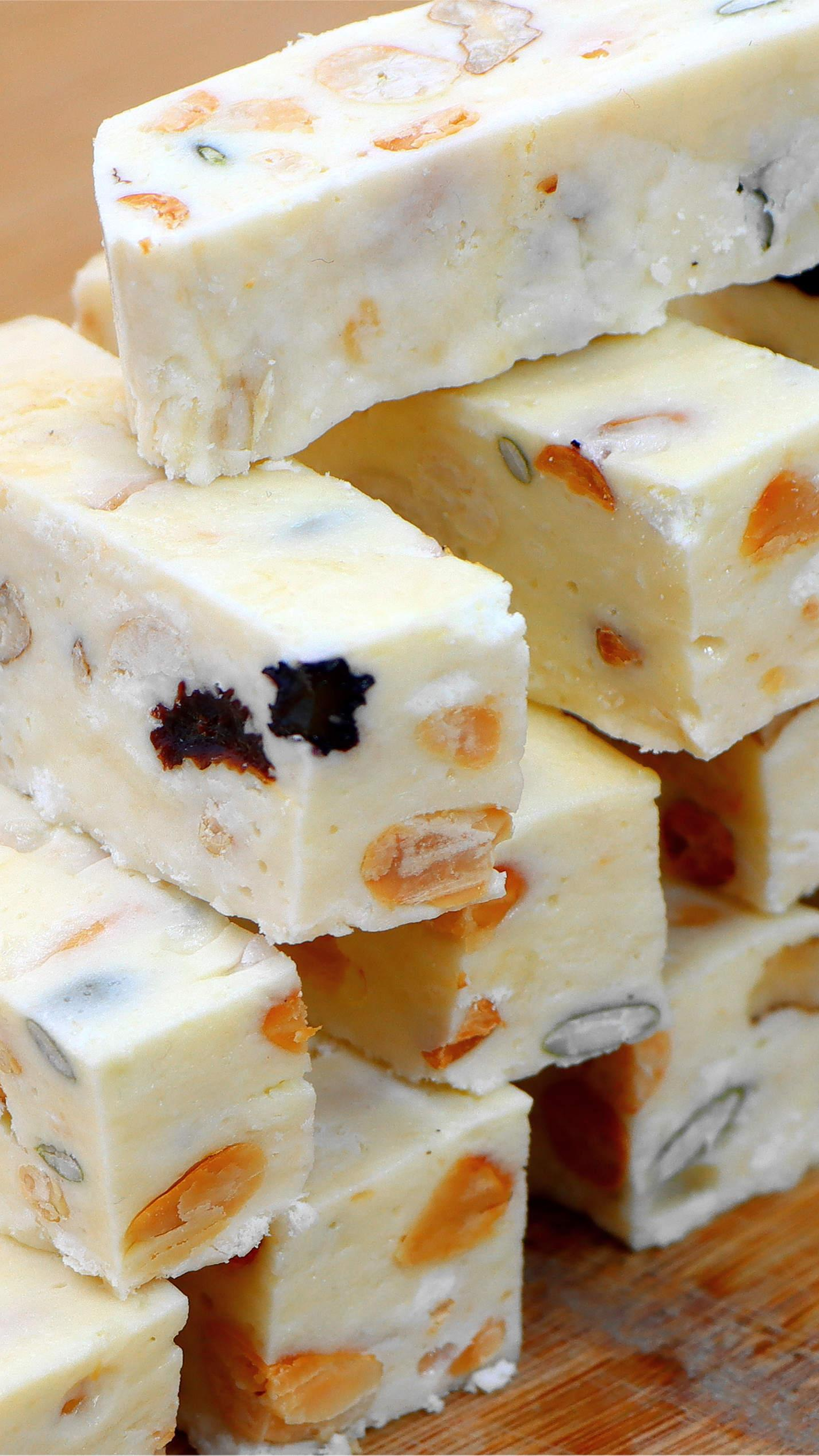 #我要上热门#过年必备零食牛轧糖的做法,10分钟就能搞定,口感香甜美味真地道