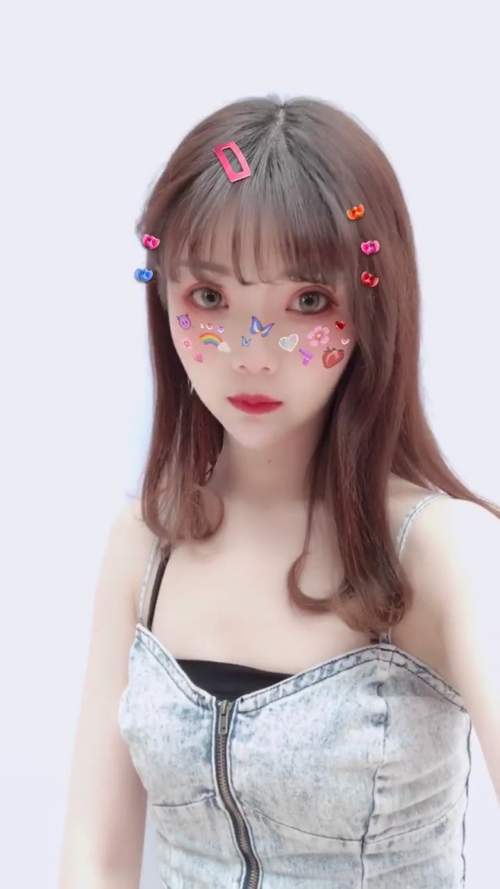 #表情大比拼#你的小可爱正在向你吐舌头