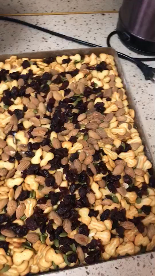 #自制雪花酥#雪花酥   澳洲 奶粉,美国大杏仁,克拉农场蔓越莓和台湾小奇