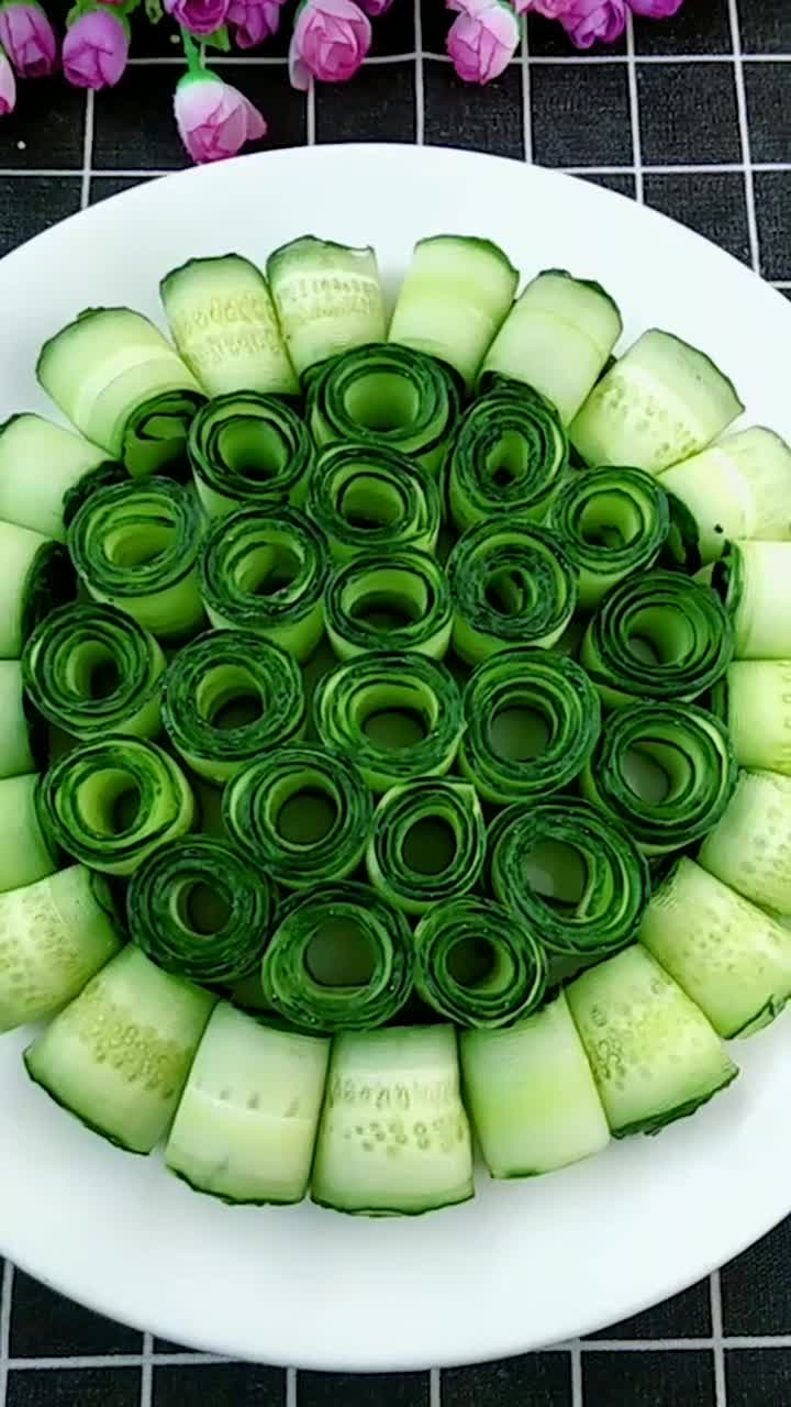 凉拌黄瓜连摆盘都这么好看。