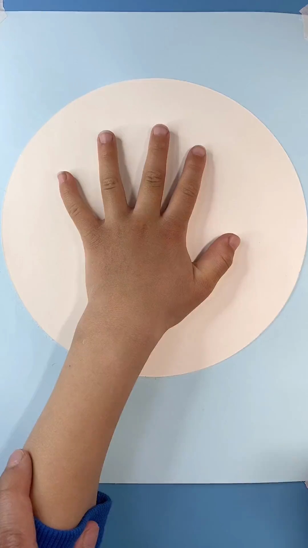 #简笔画#用宝贝的小手掌还可以画一只漂亮的大公鸡,一起来试试吧#手掌画 #创意画 #儿童简