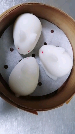 #舌尖上的乡村美食#玉兔奶黄包