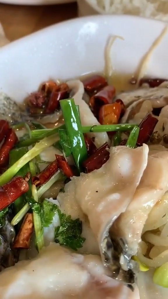 置身于港剧情怀的餐厅,尝上初恋红豆冰口味的多士,甜蜜又迷人!