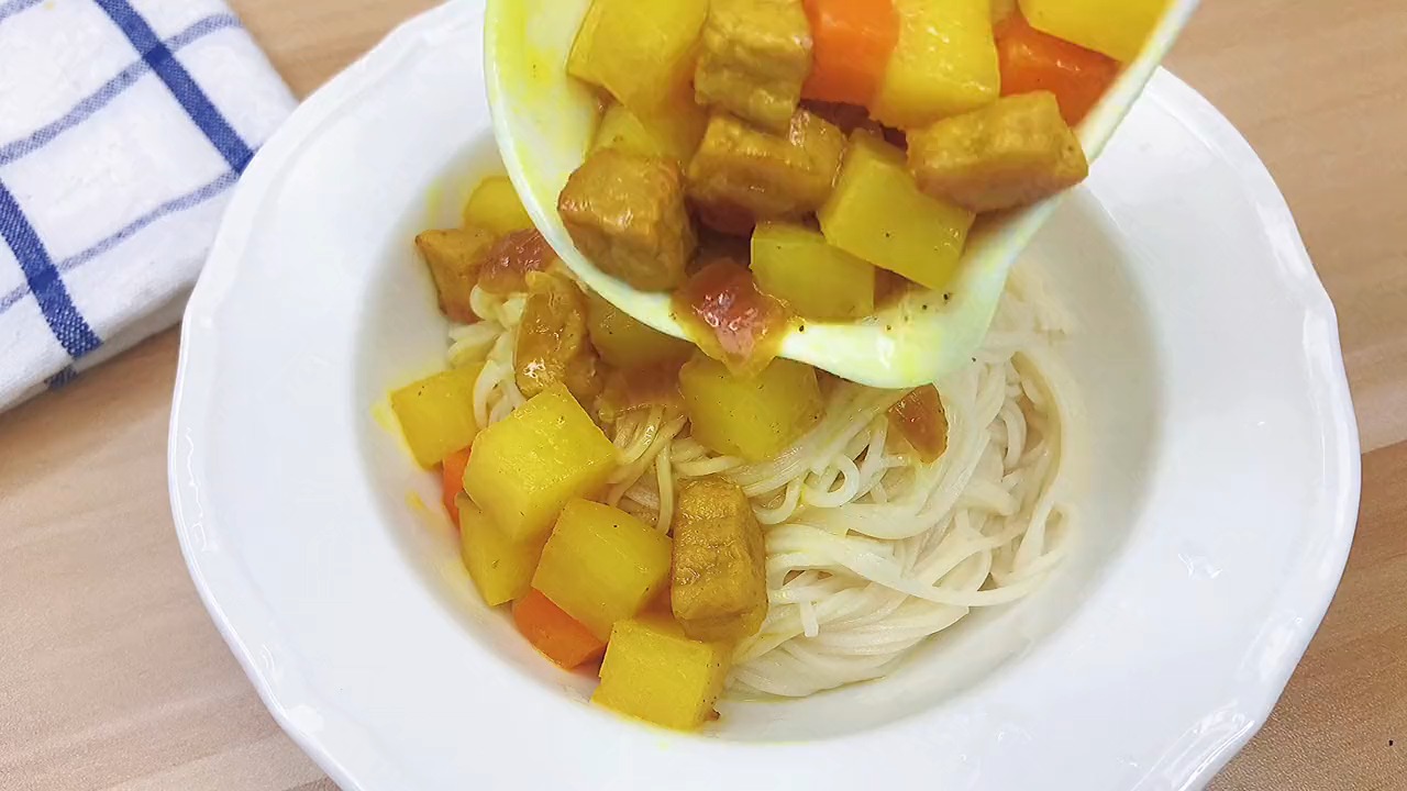 #宝宝辅食#一岁以上宝宝一定要给他试试这个咖喱盖浇面