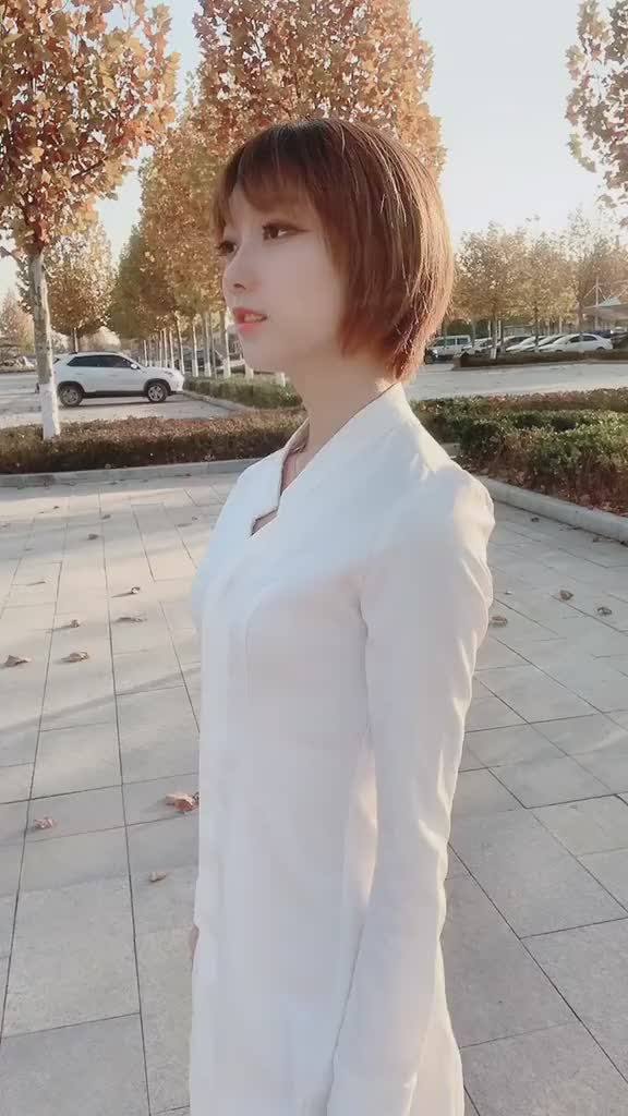 玩个游戏准备一个箱子你放2万我放2万然后你以3万的价格卖给我这样你赚一万我赚一万你觉得如何