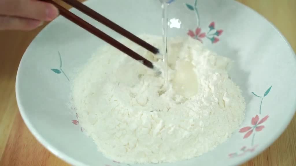 鸡蛋饼这样做才柔软,配方免费告诉你,2个重点,越嚼越香